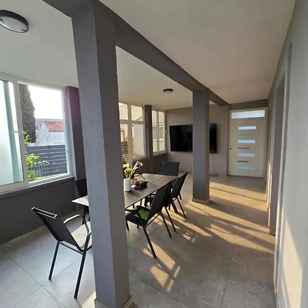 Apartment Holiday Zadar זאדאר