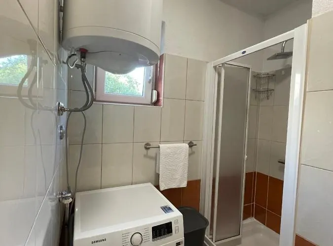 Apartment Holiday Zadar דירה *