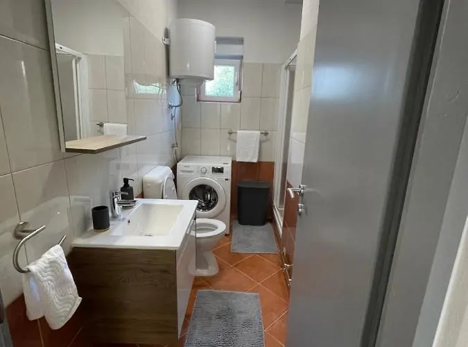 Apartment Holiday Zadar شقة